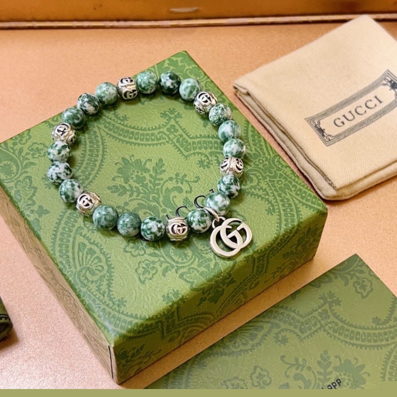 G*u*i bracelets